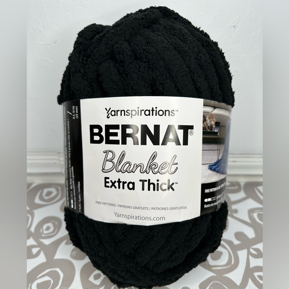 Yarnspirations Bernat Blanket Extra Thick Yarn 21.2 oz / 600 g / 72 Yards Coal